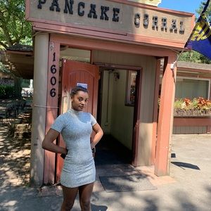 Meet your Posher, Laurina